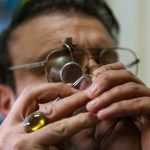 Depremde ailesini kaybetti, aile mirası saat ustalığını ayakta tutuyor