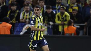 Derbide sakatlanan Levent Mercan 4-6 hafta sahalardan uzak kalacak