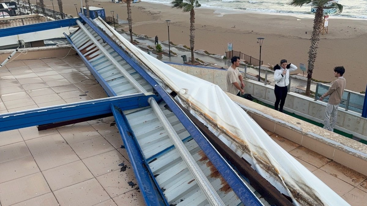 Didim’de etkili olan fırtına vatandaşlara zor anlar yaşattı