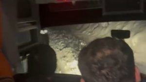 Diyarbakır’da otobüs buzlu yoldan şarampole yuvarlandı: O anlar kamerada