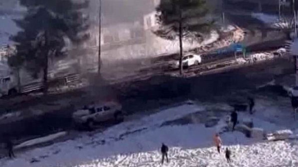 Diyarbakır’da seyir halindeki pikap alev aldı