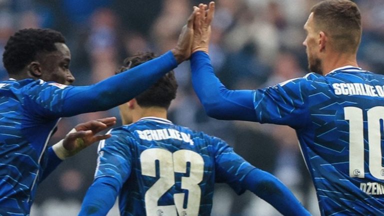 Edin Dzeko ve Kenan Karaman gol attı! Schalke geri döndü