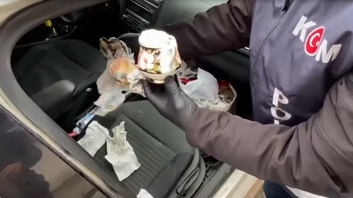 Edirne sınırında Avrupa’dan kaçak getirilen 128 el sanatı eseri ele geçirildi