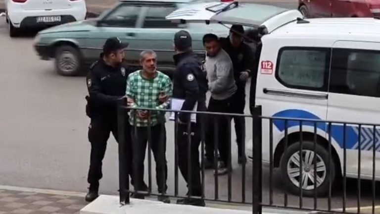 Edirne’de yurt dışına kaçmak isterken ormanda yakalandılar