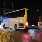 Elazığ’da yolcu otobüsü, karlı yolda facianın eşiğinden döndü