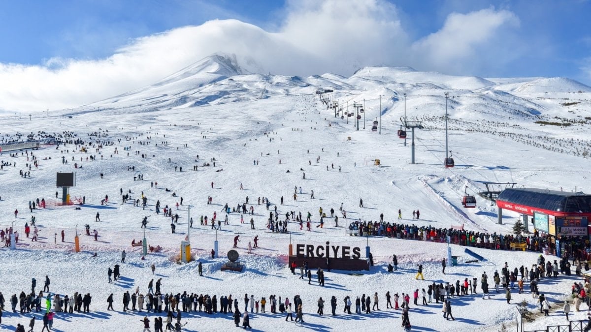 Erciyes Kayak Merkezi’ne ziyaretçi akını