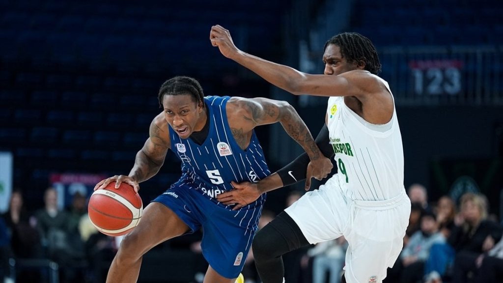 Erokspor, Anadolu Efes karşısında galip geldi