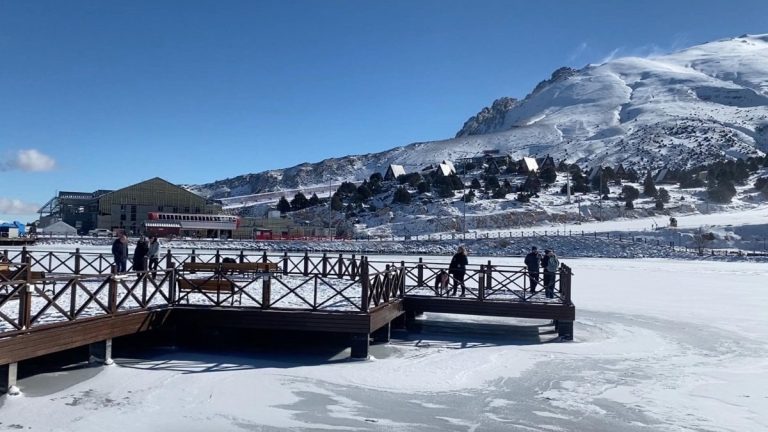 Erzincan Ardıçlı Gölü’nde mest eden manzara