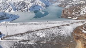 Erzincan Göyne Baraj gölünün yüzeyi buz tuttu