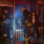 Erzincan’da gece yarısı yangın paniği: Çantacı dükkanı küle döndü