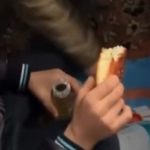 Erzincan’da servis kara saplandı: Acıkan minik öğrenciler beslenme saati yaptı