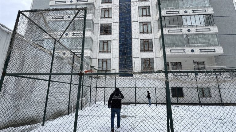 Erzurum’da cam silme faciası