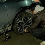 Esenler’de su dolu çukur tehlike saçtı: 30 aracın lastiği patladı