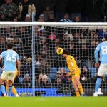 Ferdi Kadıoğlu maça damga vurdu: Bir kez daha çizgiden top çıkardı