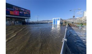 Fırtına duvarı Kordon’u böyle korudu