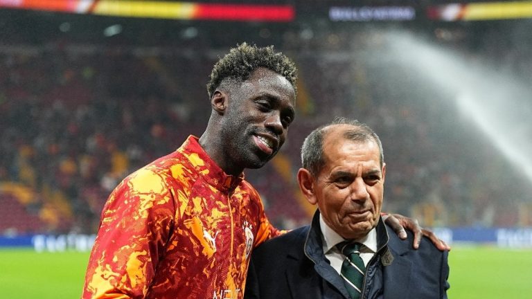 Galatasaray’da Davinson Sanchez’e plaket verildi