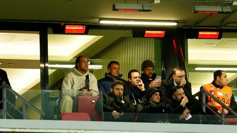 Galatasaray’ın yeni transferi Noa Lang tribünde