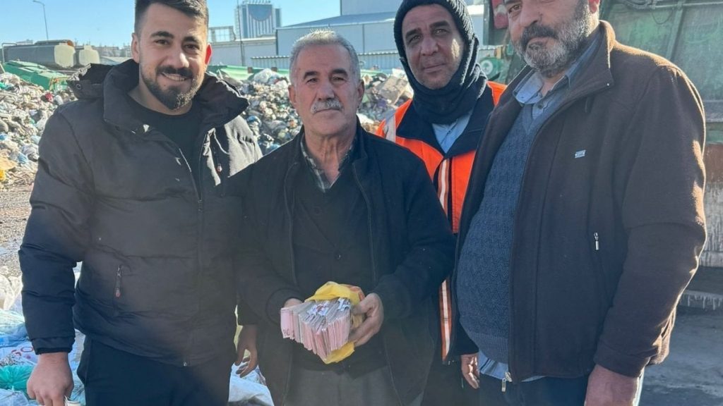 Gaziantep’te 110 bin TL’lik poşeti yanlışlıkla çöpe attı
