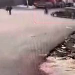 Gaziantep’te ilginç kaza: Hafif ticari araç motosiklete, motosiklet yayaya çarptı