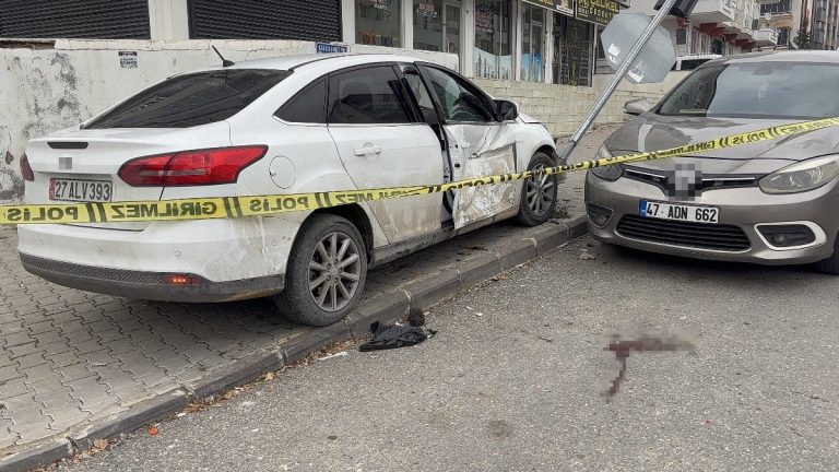 Gaziantep’te kaza sonrası savrulan araç çocuğa çarptı