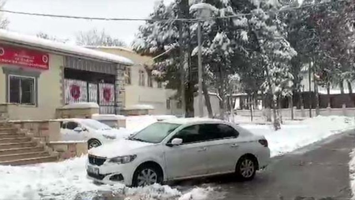Gaziantep’te yakıtları biten otomobillerini iterken ATV çarptı: 1 ölü
