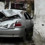 Gaziosmanpaşa’da lodos çatıyı uçurdu: Park halindeki araçlar zarar gördü