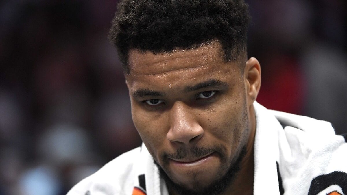 Giannis Antetokounmpo, en az 4 hafta yok