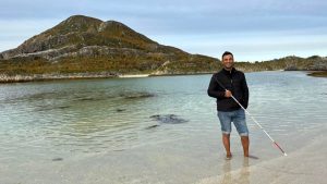 Görme engelli öğretim üyesi beyaz bastonuyla 60 ülke gezdi