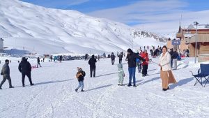 Hakkari’de soğuk hava kar keyfini geride bıraktı