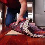 Halının altına bir parça koyun, evdeki o sorunu unutun…