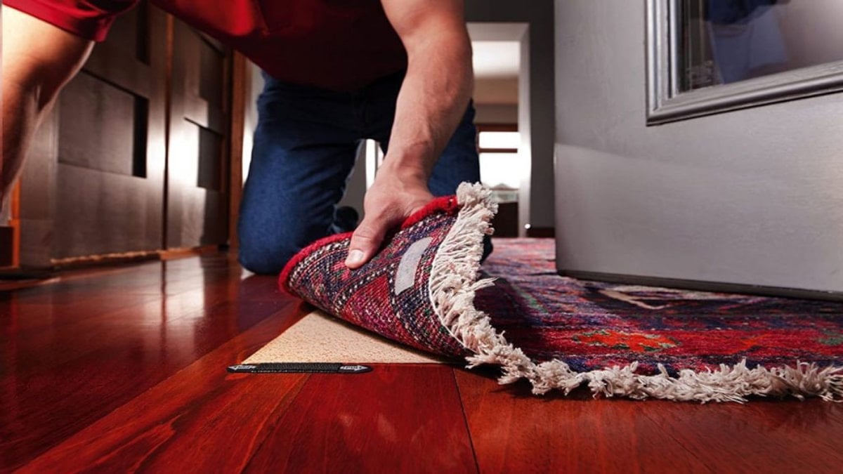 Halının altına bir parça koyun, evdeki o sorunu unutun…