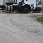 Hatay’da ışıklarda beklerken yola beton döken mikser sürücüsüne para cezası