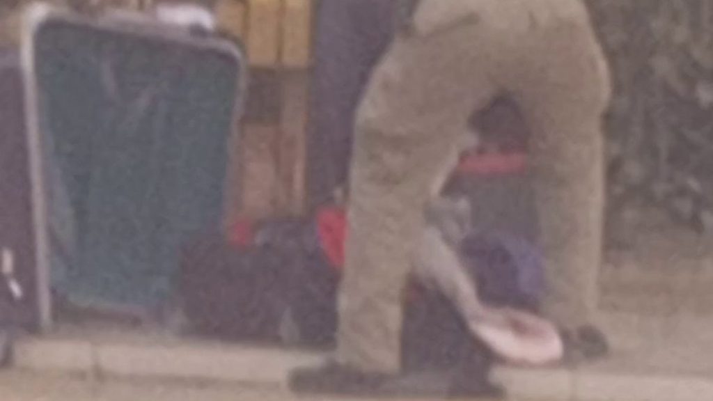 Hatay’da şüpheli çantadan elbise çıktı