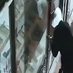 Iğdır’da iş yerine camını tekmeyle kırıp girdiler: 100 bin TL’lik telefon çaldılar