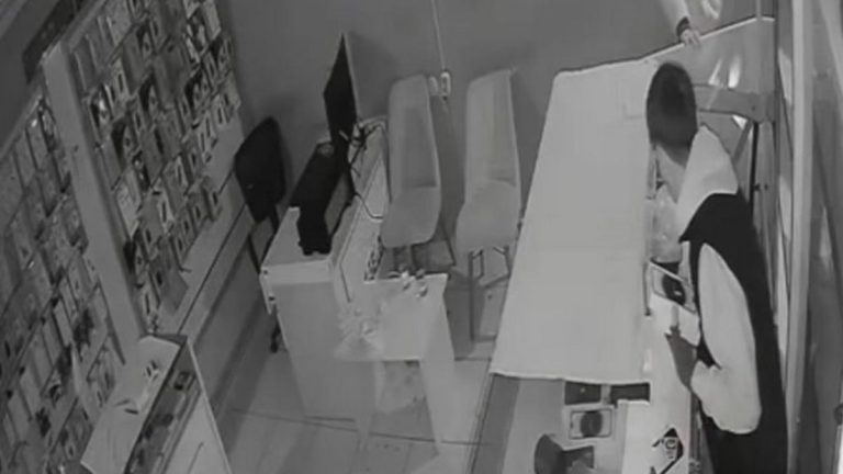 Iğdır’da telefon mağazasına gece baskını: Çok sayıda cihaz çalındı