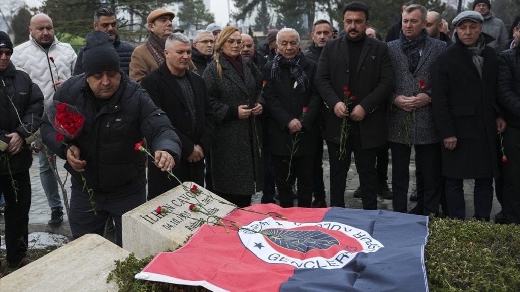 İlhan Cavcav kabri başında anıldı