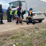 Isparta’da otomobil park halindeki tıra çarptı: 2 ölü, 1 yaralı