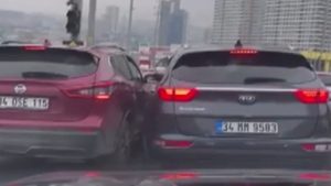 İstanbul Beylikdüzü’nde gençler kendilerine çarpan kaynakçıya saldırdı