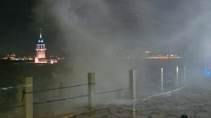 İstanbul Üsküdar’da dev dalgalar oluştu