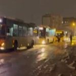 İstanbul’a yağan kar İETT otobüslerini yolda bıraktı