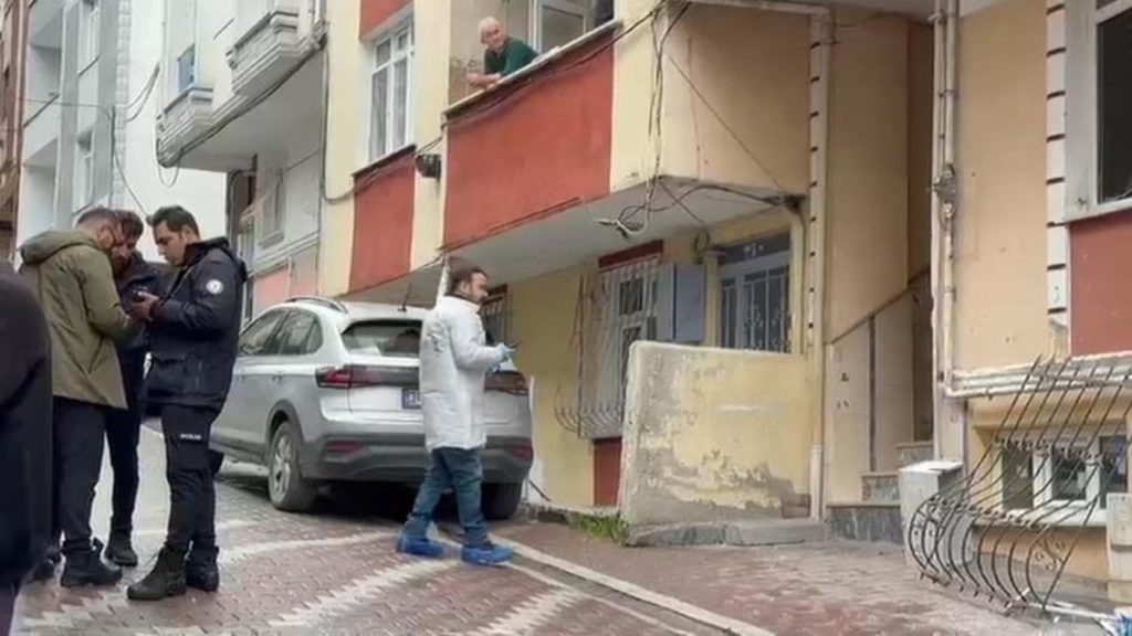 İstanbul’da 4 katlı binanın giriş katında patlama