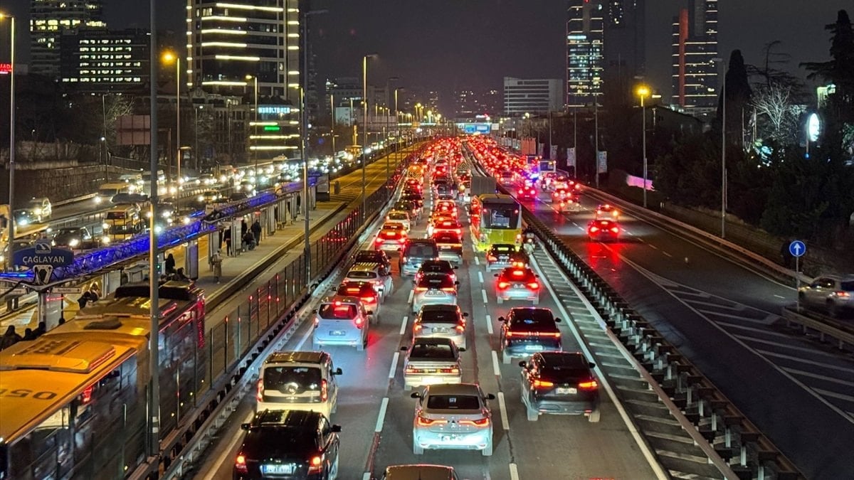 İstanbul’da akşam saatlerinde trafik yoğunluğu yüzde 89’a kadar çıktı