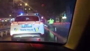 İstanbul’da alkollü sürücü aracı polisin üzerine sürdü: Tutuklandı
