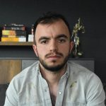 İstanbul’da başına metal parçası saplandı