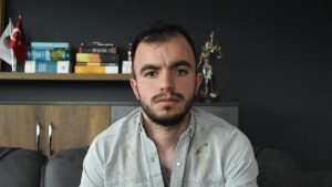 İstanbul’da başına metal parçası saplandı