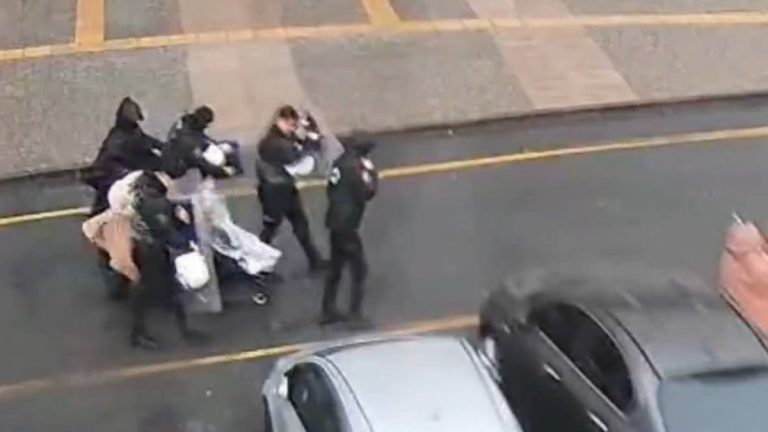 İstanbul’da bebekli annenin yardımına polis ekipleri yetişti: O anları anlattı