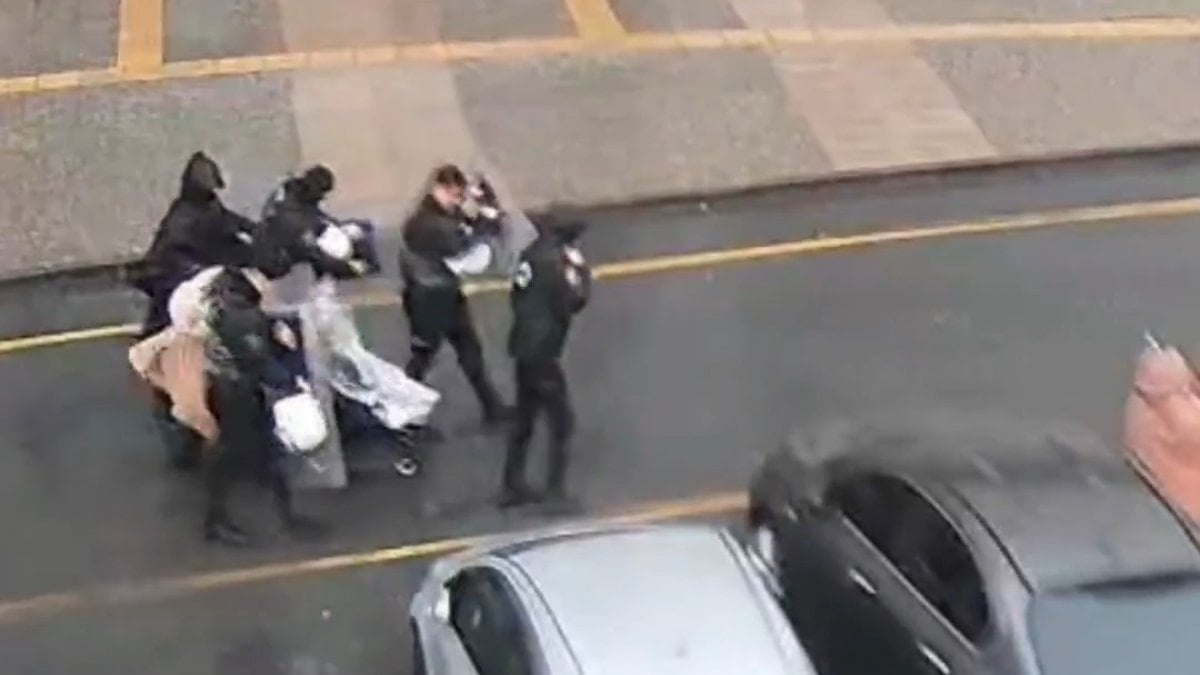 İstanbul’da bebekli annenin yardımına polis ekipleri yetişti: O anları anlattı