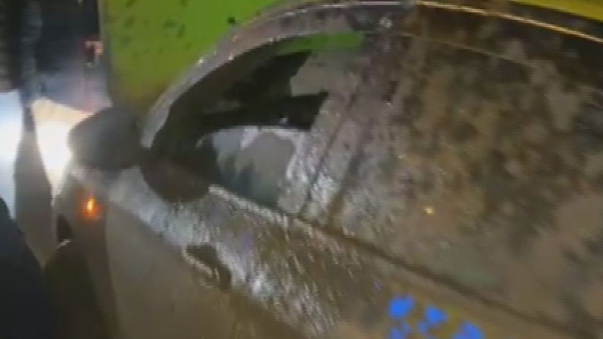 İstanbul’da bindikleri taksinin şoförünü darbedip ücret ödemeden kaçtılar