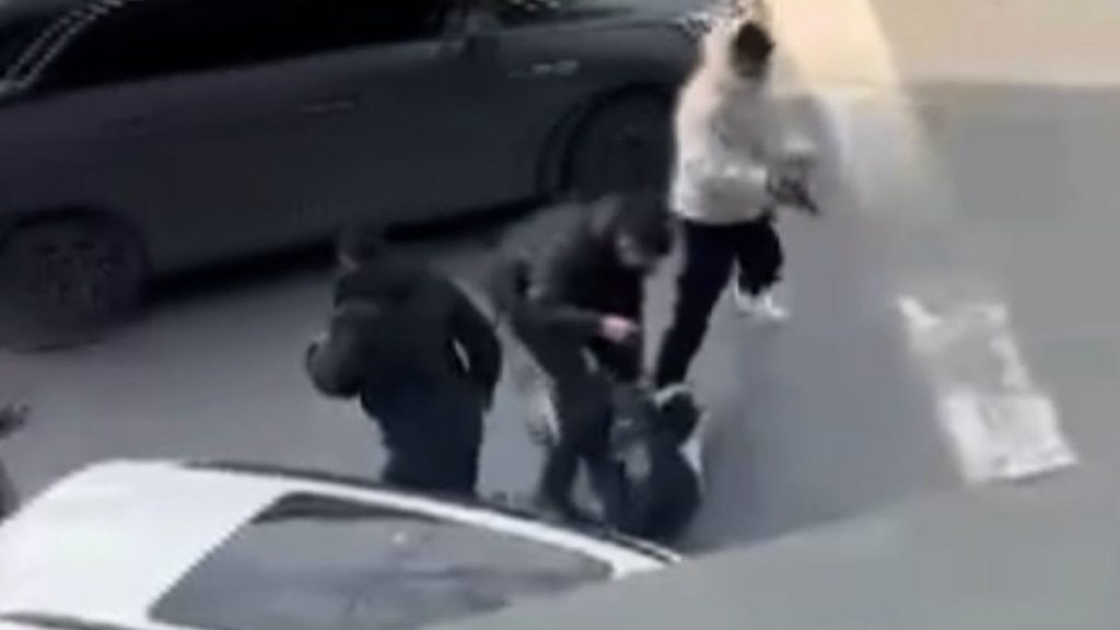 İstanbul’da bir garip kavga: Kavga ettiği kişiye boncuklu silahla ateş etti