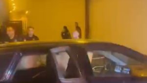 İstanbul’da caddede kalaşnikoflu saldırı kamerada